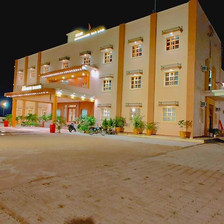 Avadh Sunshine Palace Hotel And Resort Ayodhya Exteriör bild