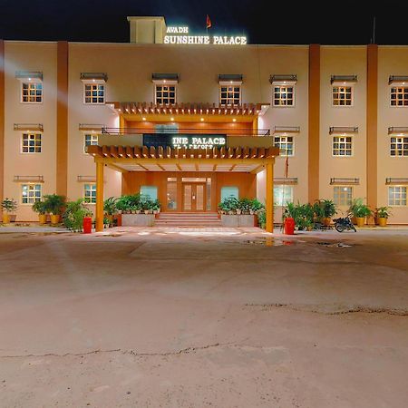Avadh Sunshine Palace Hotel And Resort Ayodhya Exteriör bild