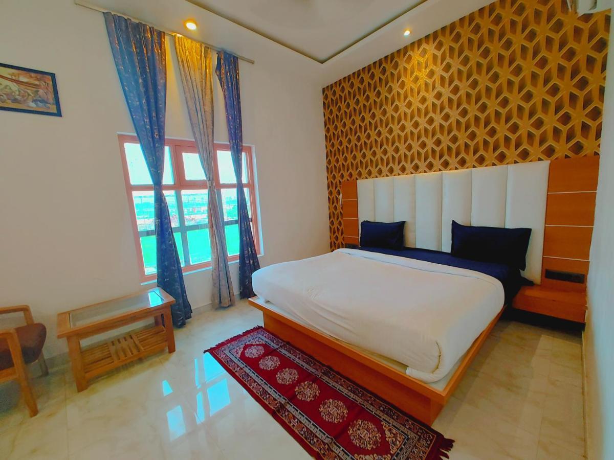 Avadh Sunshine Palace Hotel And Resort Ayodhya Exteriör bild