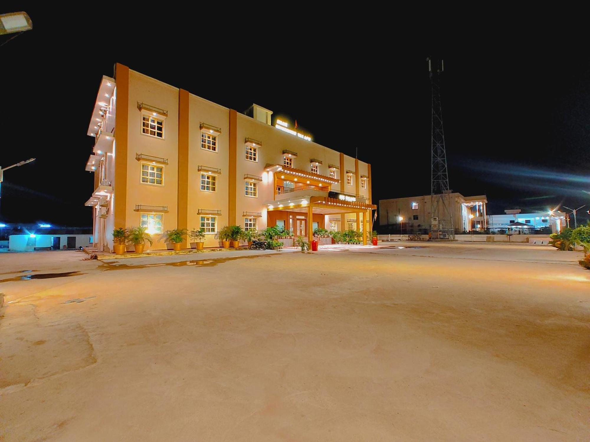 Avadh Sunshine Palace Hotel And Resort Ayodhya Exteriör bild