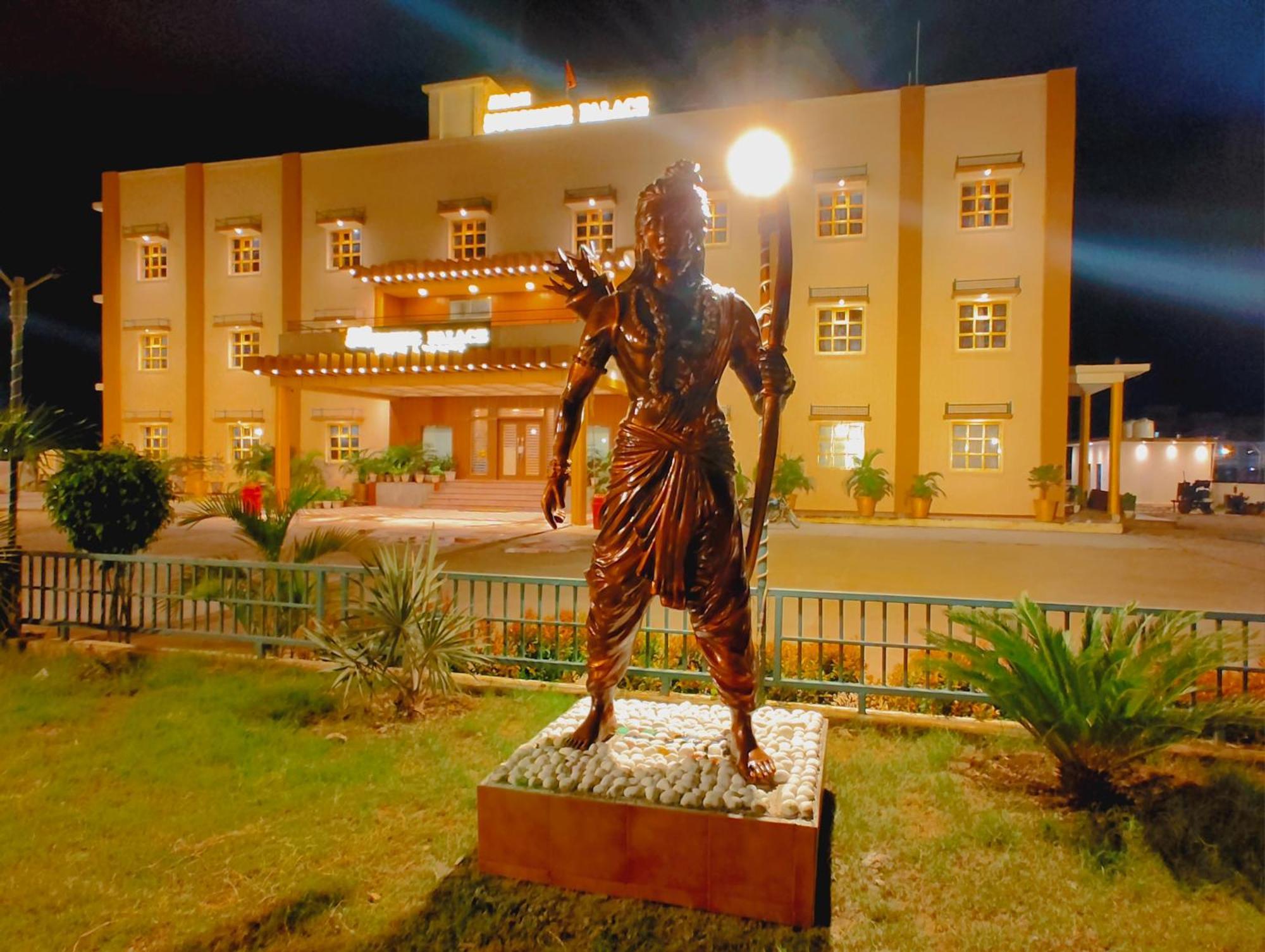 Avadh Sunshine Palace Hotel And Resort Ayodhya Exteriör bild