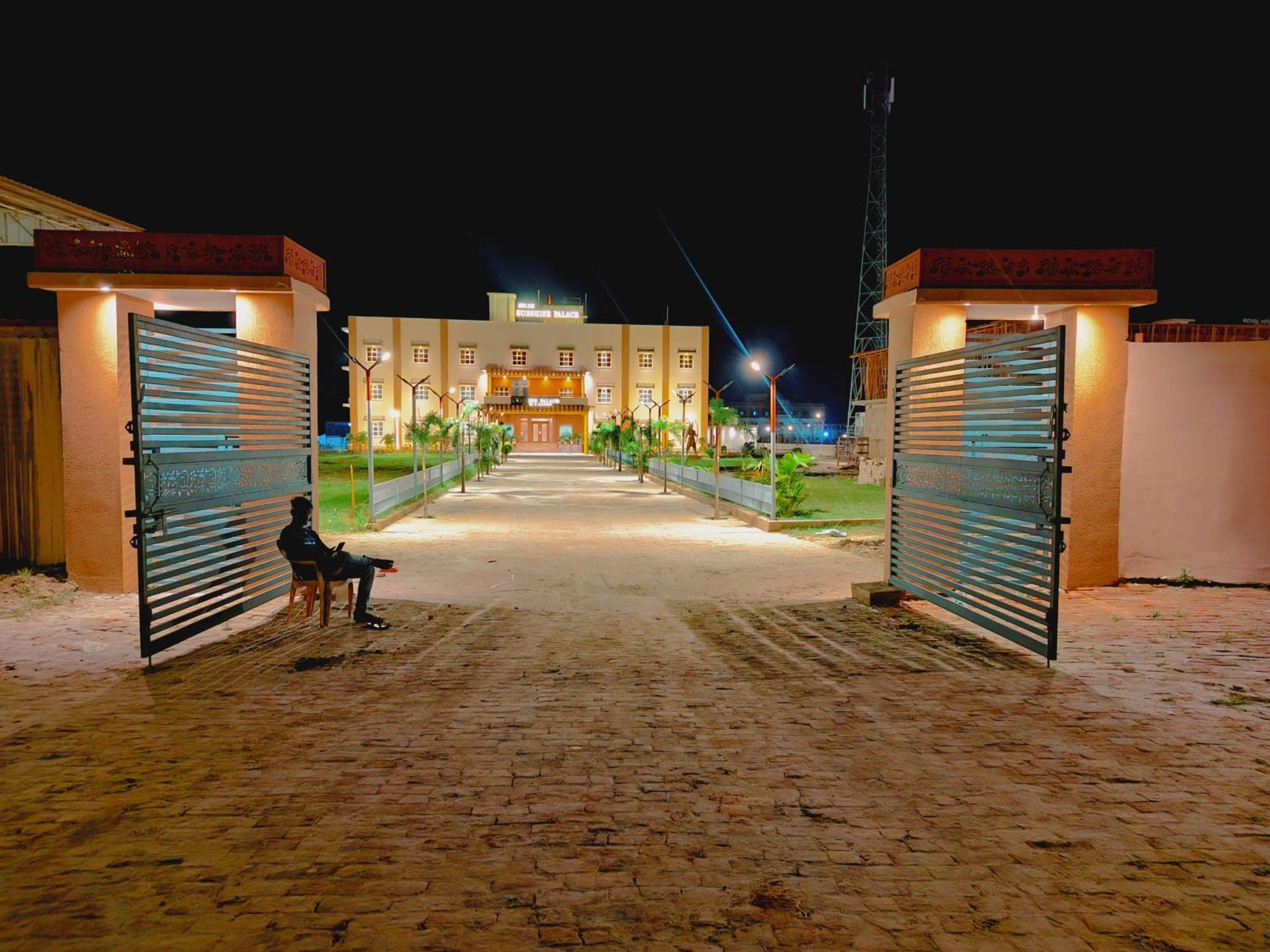 Avadh Sunshine Palace Hotel And Resort Ayodhya Exteriör bild