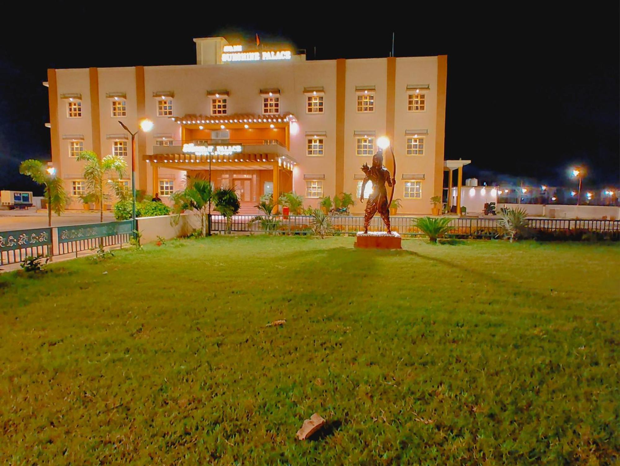 Avadh Sunshine Palace Hotel And Resort Ayodhya Exteriör bild