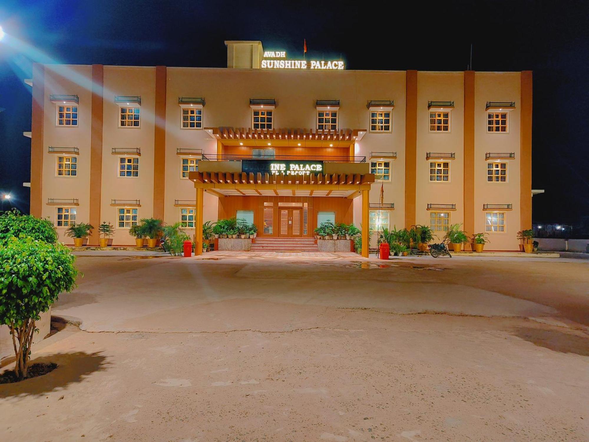 Avadh Sunshine Palace Hotel And Resort Ayodhya Exteriör bild