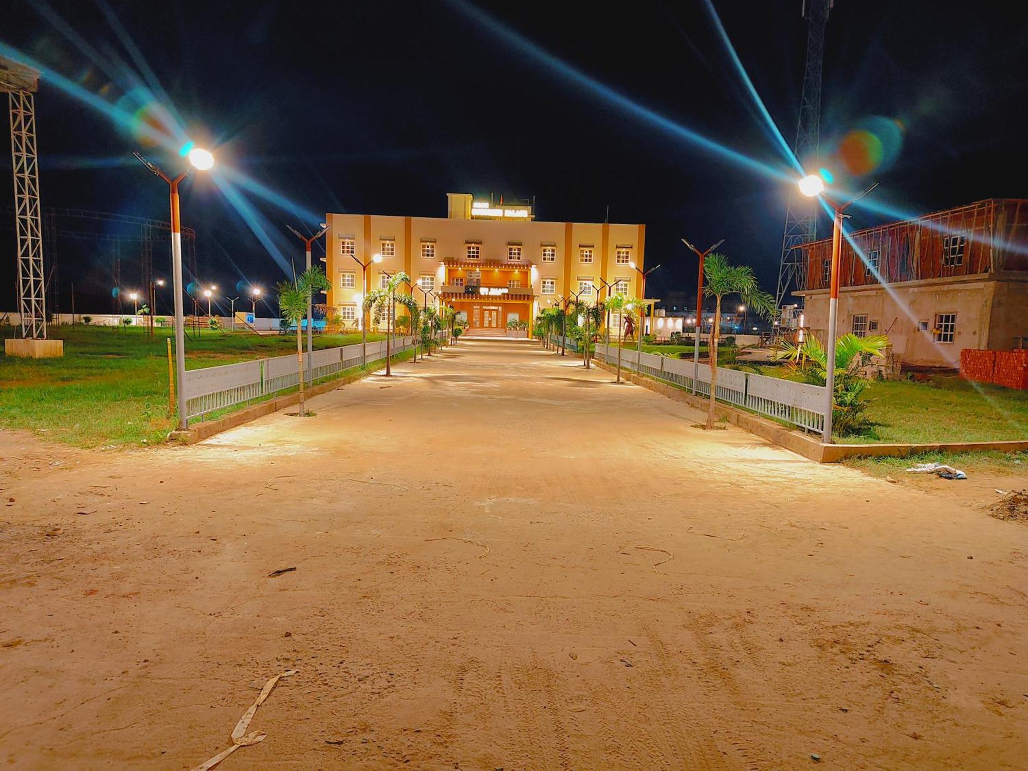 Avadh Sunshine Palace Hotel And Resort Ayodhya Exteriör bild