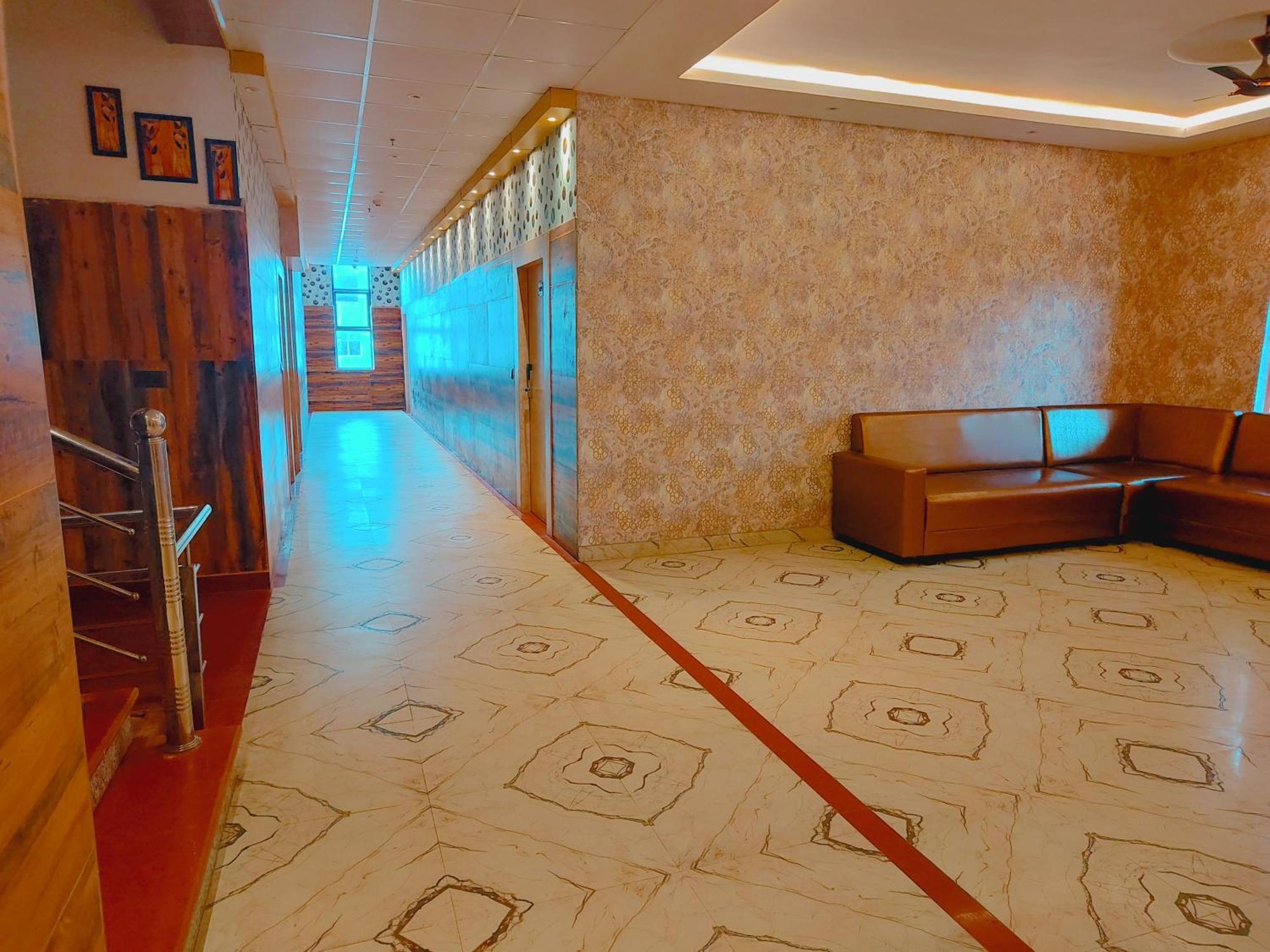 Avadh Sunshine Palace Hotel And Resort Ayodhya Exteriör bild