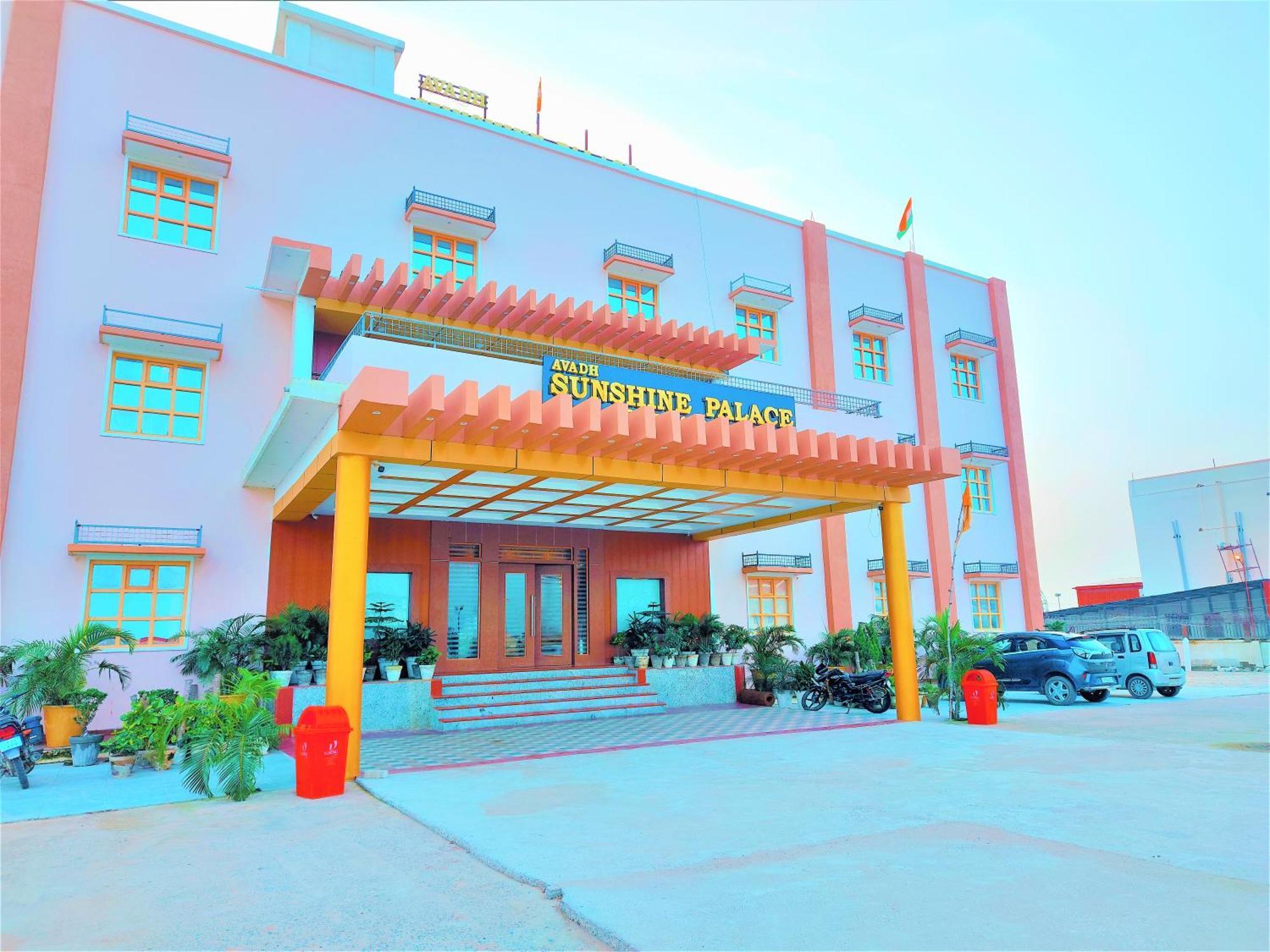 Avadh Sunshine Palace Hotel And Resort Ayodhya Exteriör bild
