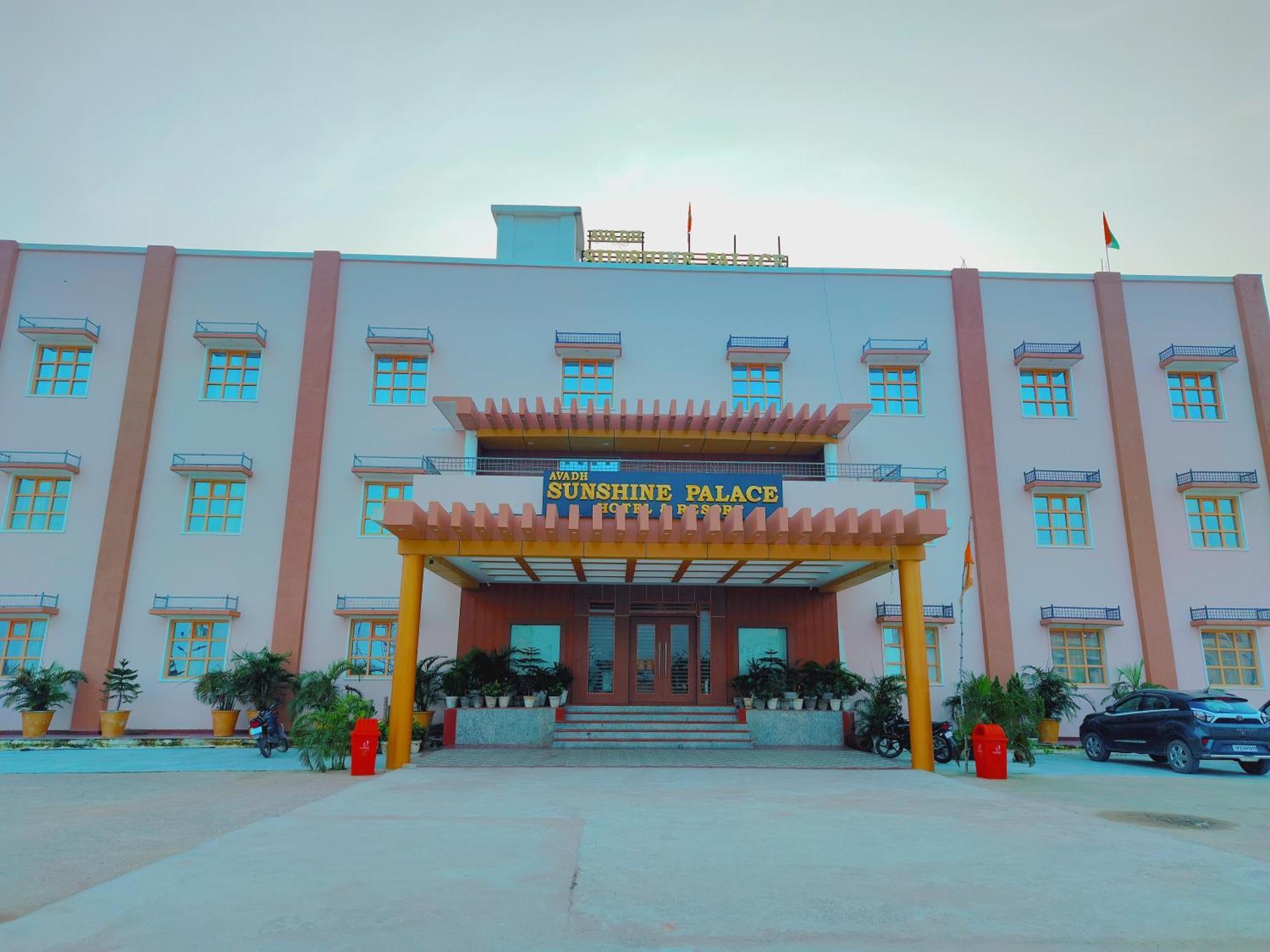 Avadh Sunshine Palace Hotel And Resort Ayodhya Exteriör bild