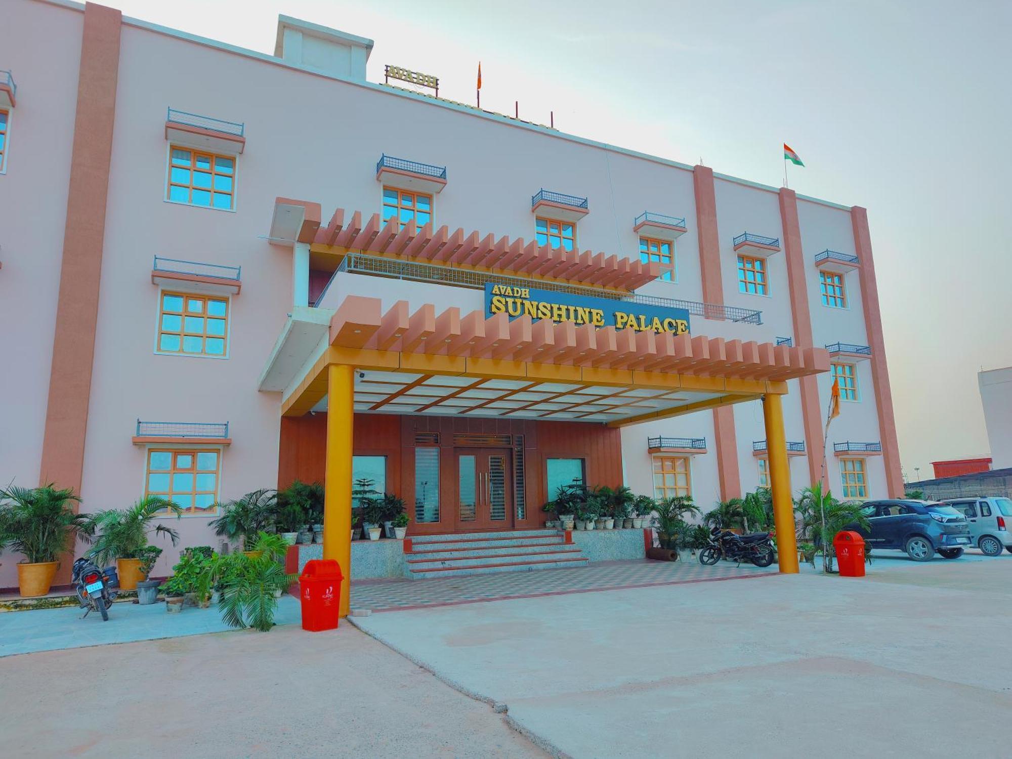 Avadh Sunshine Palace Hotel And Resort Ayodhya Exteriör bild