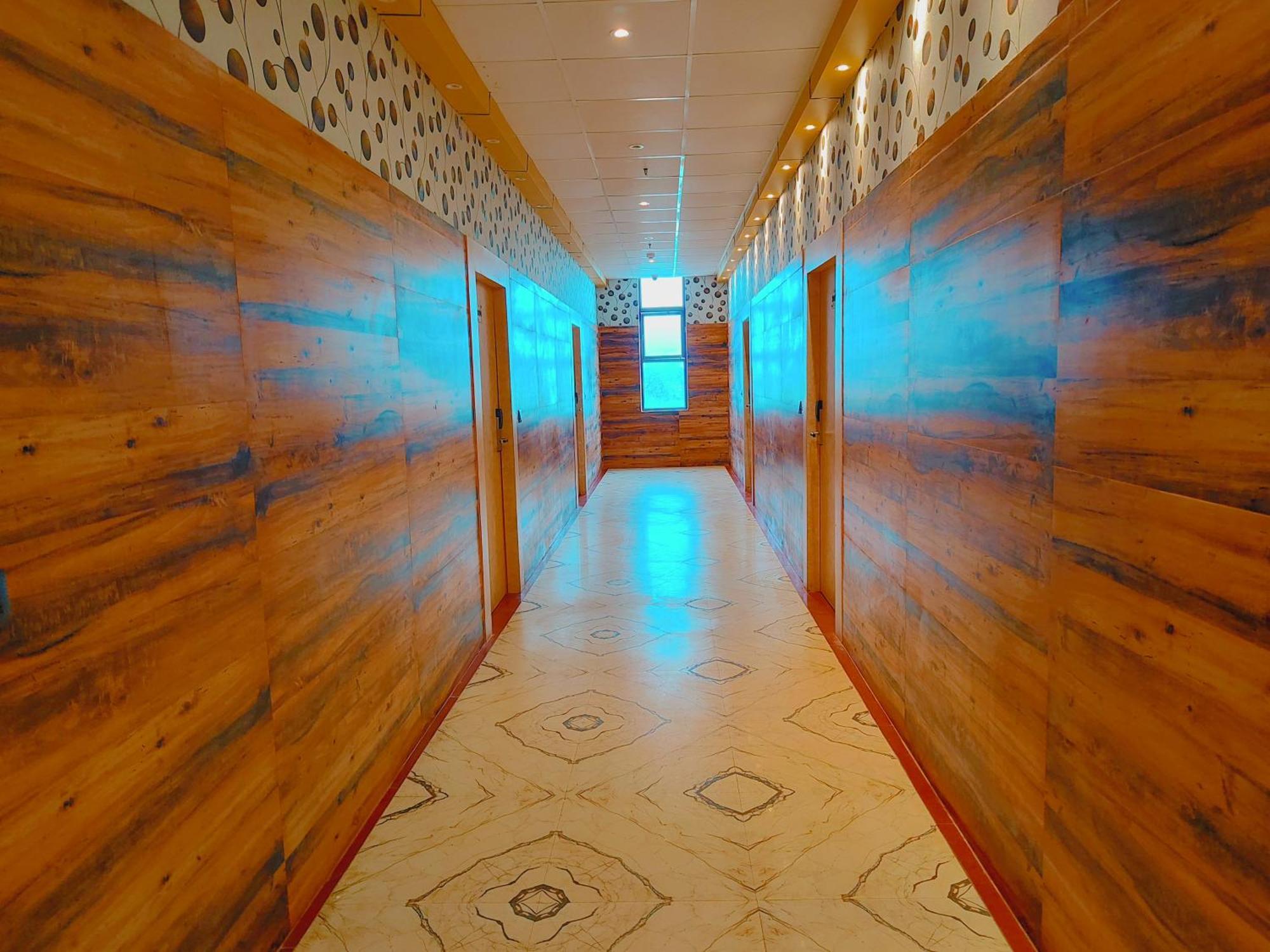 Avadh Sunshine Palace Hotel And Resort Ayodhya Exteriör bild