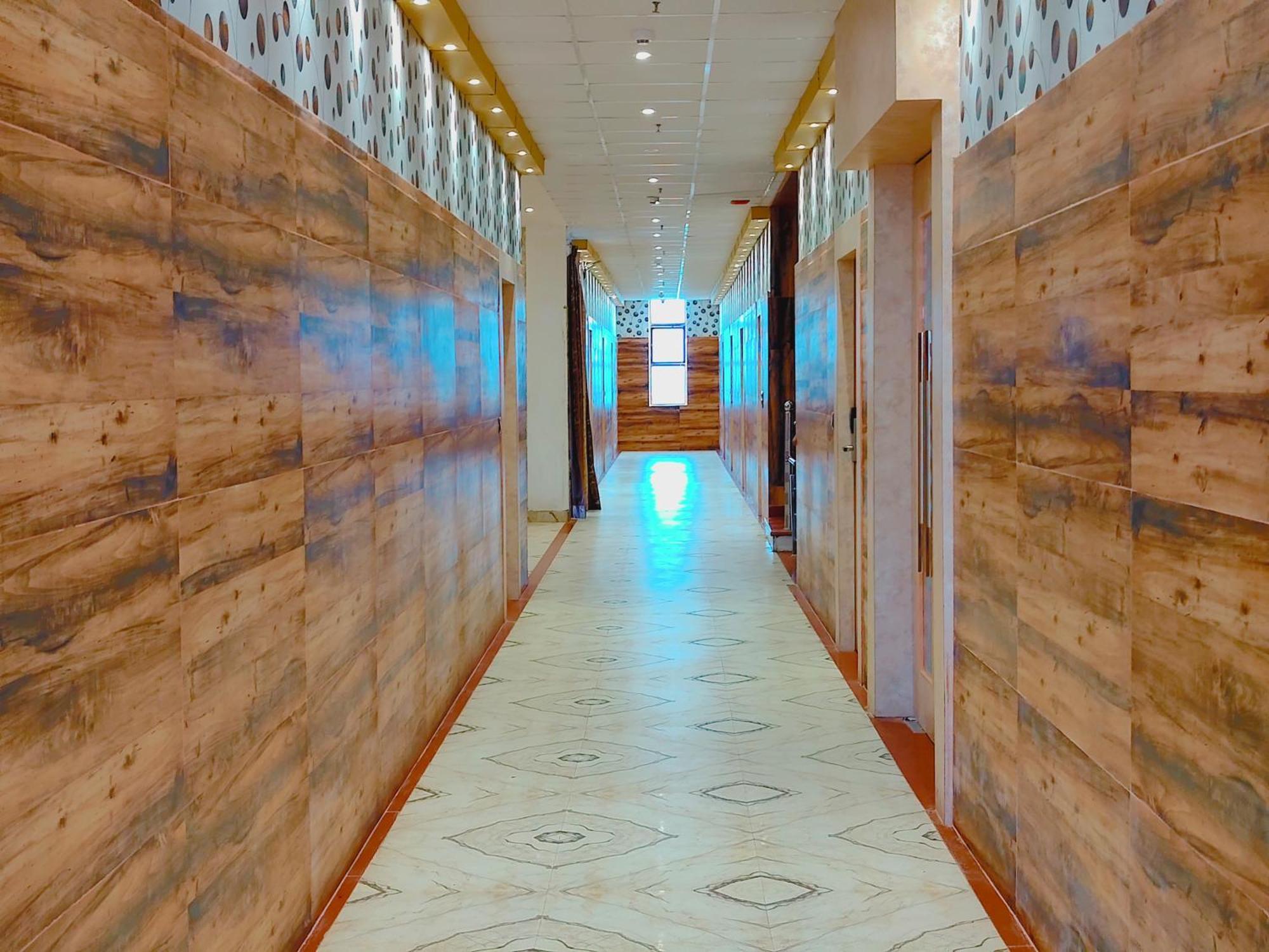 Avadh Sunshine Palace Hotel And Resort Ayodhya Exteriör bild