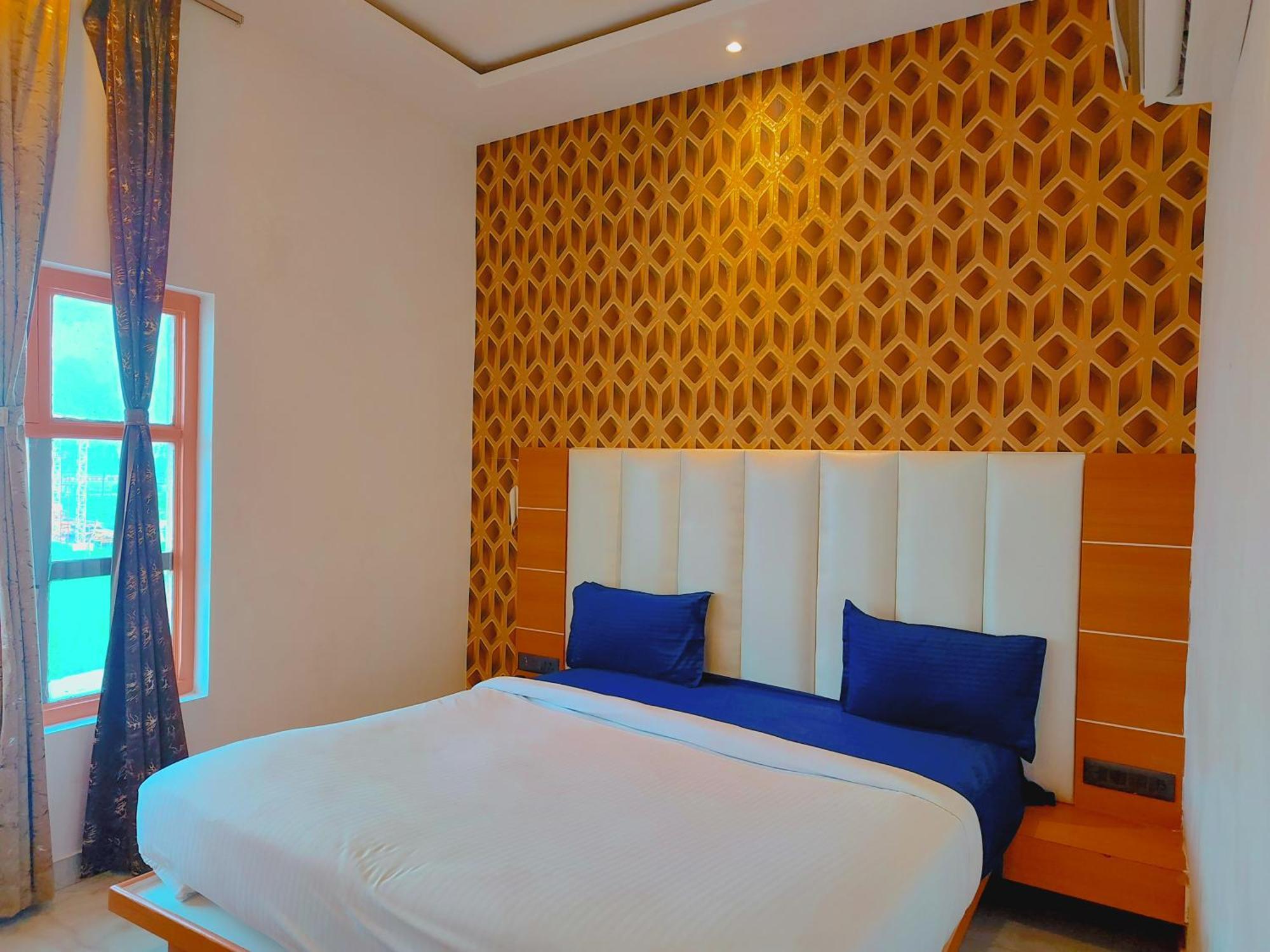 Avadh Sunshine Palace Hotel And Resort Ayodhya Exteriör bild